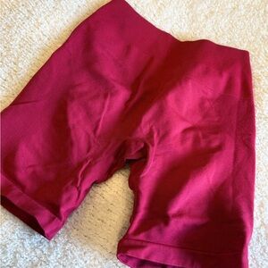 AUROLA gym shorts
4.5” inseem (i think im not sure) 😅